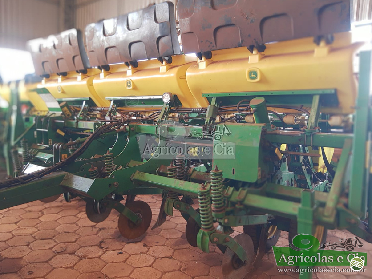 PLANTADEIRA JOHN DEERE PLANTADEIRAS 1111 Agricolas e Cia RIO DAS PEDRAS SÃO PAULO SP